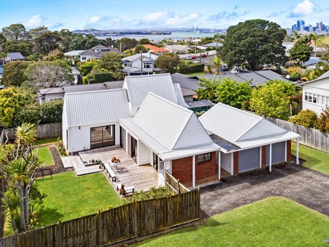 6 Fairfax Avenue, Northcote, Auckland