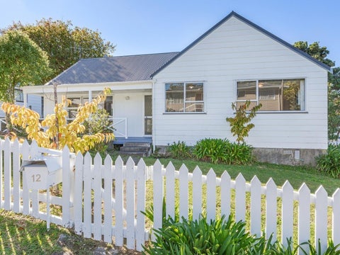 12 Woolwich Close, Whitby, Porirua