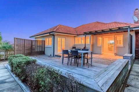 8 Coronation Street, Belmont, Auckland