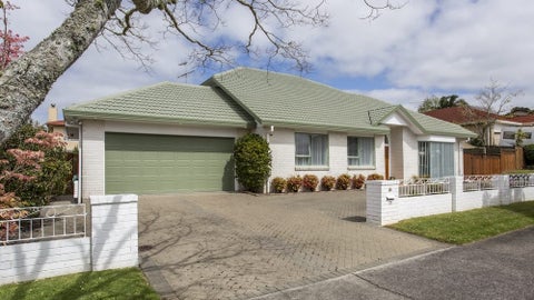 15 Te Hoe Grove, Pinehill, Auckland
