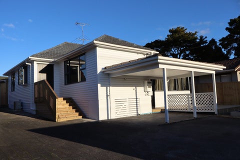 1/30 Shakespeare Road, Milford, Auckland