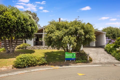 32 Hicks Close, Whitby, Porirua