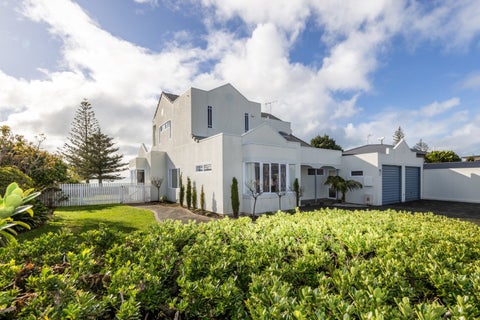 7 Charles Street, Westshore, Napier