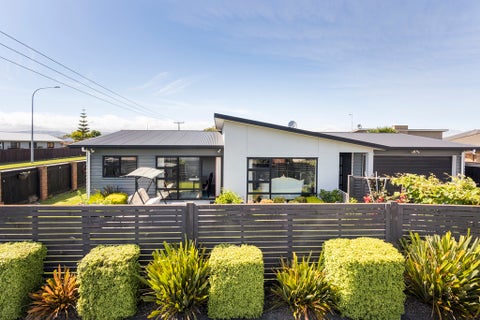1 Angelina Way, Kelvin Grove, Palmerston North