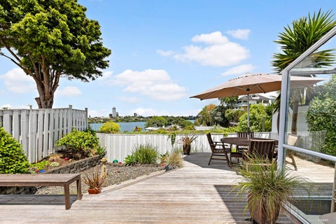4/74 Kitchener Road, Milford, Auckland