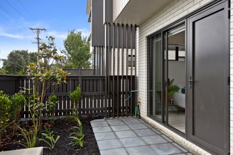 2/86 Gloria Avenue, Te Atatu Peninsula, Auckland