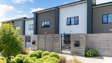 6/9 Surrey Street, Tawa, Tawa