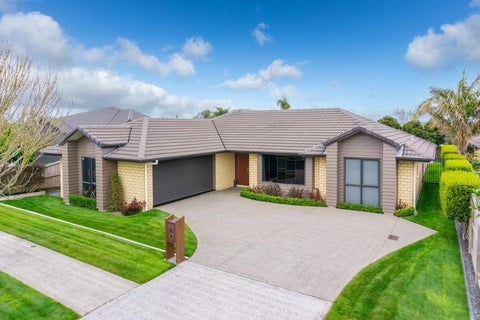 8 Compton Grove, Huntington, Hamilton