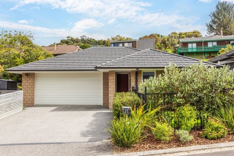 27 Mooring Close, Whitby, Porirua