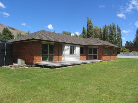 8 Hector Close, Kingston