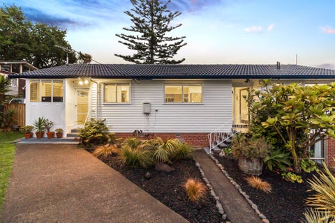 17 Lincoln Park Avenue, Massey, Auckland
