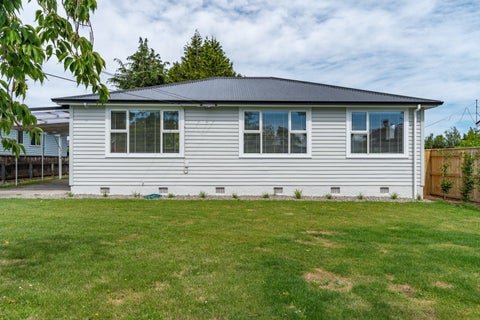 238 High Street South, Carterton
