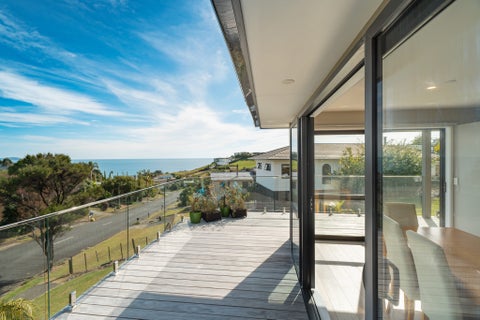 64 Stratford Drive, Moana, Cable Bay