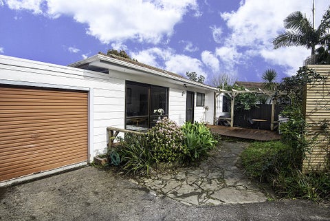 1/13 Montclair Rise, Browns Bay, Auckland