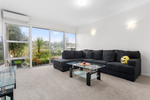 2/0 Hillsborough Road, Mount Roskill, Auckland