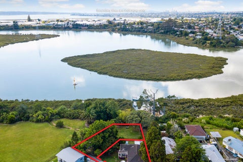 72A Cobham Crescent, Kelston, Auckland