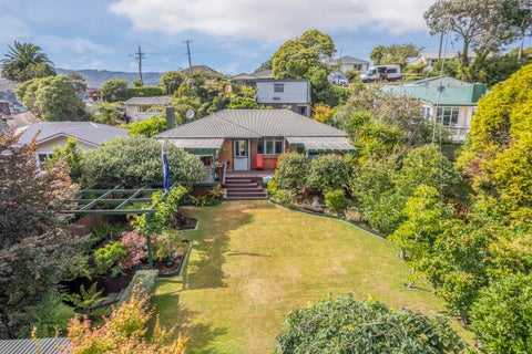 8 Woodstock Terrace, Tawa, Wellington