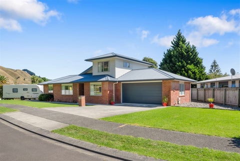 16 Matuhi Street, Waikanae