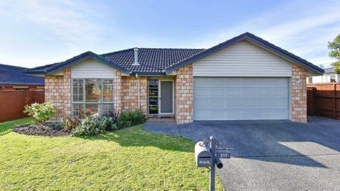 217 Carnoustie Drive, Wattle Downs, Auckland