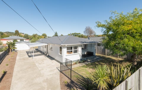 5 Martin Avenue, Wakefield