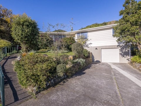39 Kakariki Grove, Waikanae