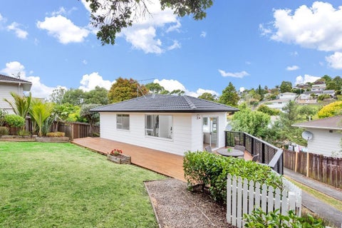 12 Topliss Drive, Northcross, Auckland
