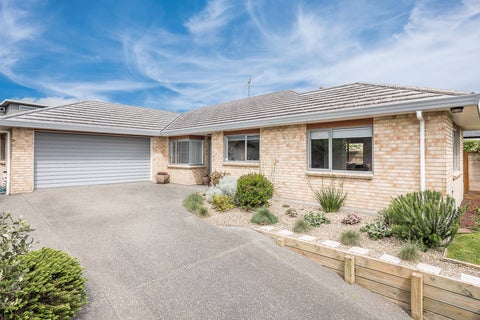 105 Realm Drive, Paraparaumu