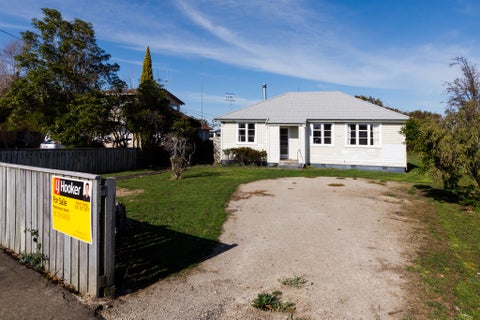 28 Lower High Street, Marton