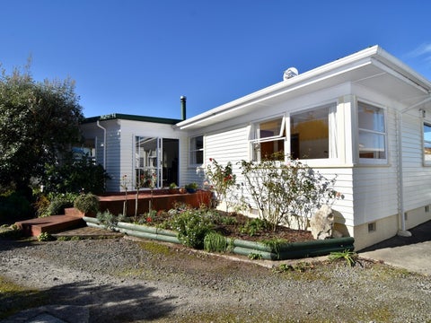 15 Clifton Avenue, Carterton