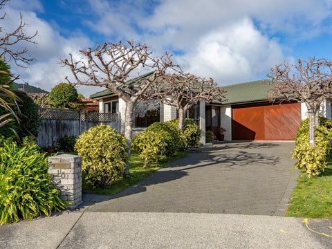 16 Runanga Grove, Waikanae