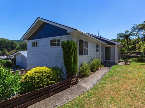 16 Florio Terrace, Tawa, Wellington