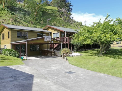 17 Oak Place, Poraiti, Napier