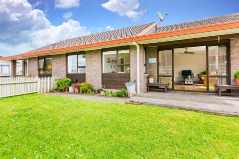 1/52 Edgewater Parade, Waiuku, Auckland
