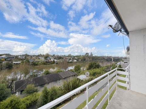 1/1196 Victoria Street, Whitiora, Hamilton