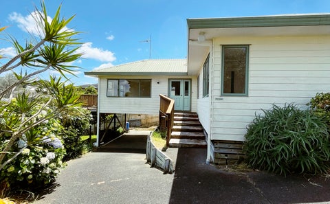 2/13 Coles Crescent, Papakura, Auckland