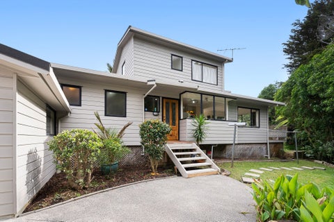 99A Redoubt Road, Goodwood Heights, Auckland