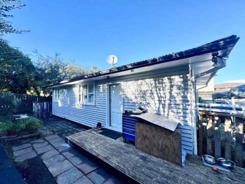 18A Stottholm Road, Titirangi, Auckland