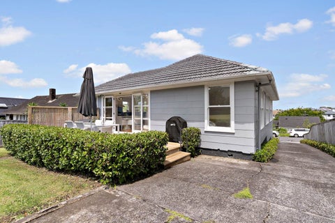 16 Clairville Crescent, Wai o Taiki Bay, Auckland
