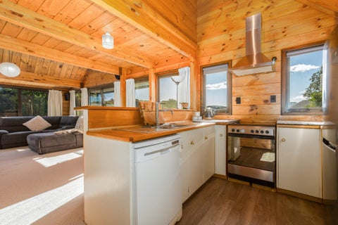 90 Discovery Drive, Whitby, Porirua