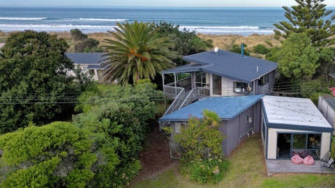 33 Blue Pacific Parade, Riversdale Beach, Masterton