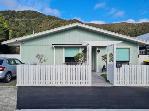 15 Pukatea Street, Eastbourne, Lower Hutt