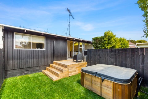 1/2 Finlow Drive, Te Atatu South, Auckland