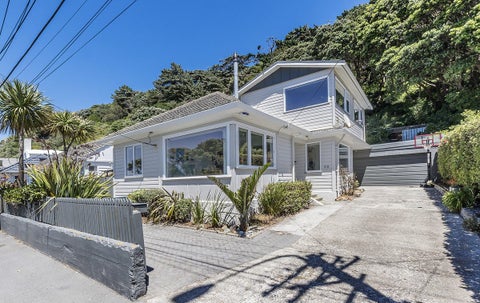 318 Queens Drive, Lyall Bay, Wellington