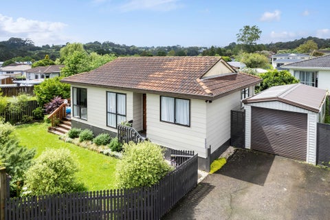 2/213 Waitemata Drive, Ranui, Auckland