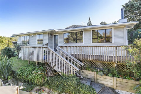 4 Hampton Hill Road, Tawa, Wellington