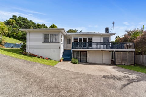 77 Buscomb Avenue, Henderson, Auckland