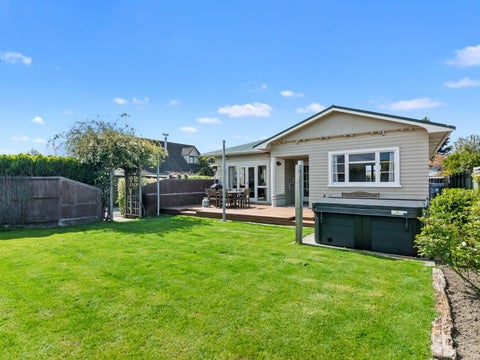 80 Lord Rutherford Road North, Brightwater