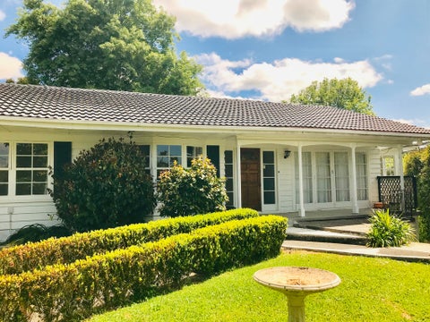 8 Tipene Place, Meadowbank, Auckland