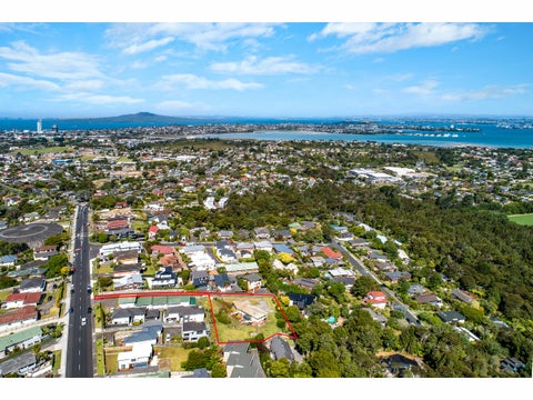 83 Pupuke Road, Northcote, Auckland