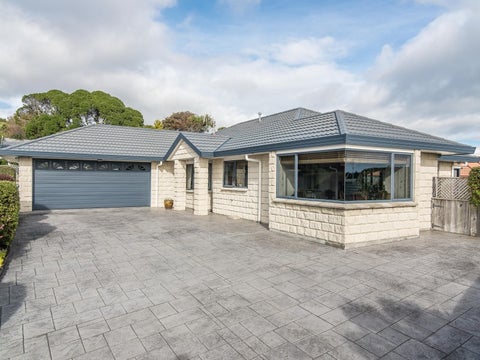 123 Realm Drive, Paraparaumu
